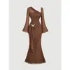 Vestido largo de gasa fina transparente color liso con mangas de campana estilo chica picante para mujer, primavera y otoño, hombro asimétrico, cinturón en la cintura, estilo cola de pez