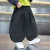 Pantalones Casuales Blancos con Rayas Finas Estilo Primavera y Otoño para Niños Estilo Coreano Pantalones Harem Sueltos Guapos para Niños Pantalones de Bebé Comercio Exterior