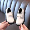 Zapatos pequeños de cuero para niña estilo popular primavera y otoño zapatos individuales de color liso estilo retro suela suave zapatos individuales elegantes para niña estilo académico