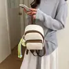 Bolso de diseñador único para mujer, versátil para el verano, nueva mochila vintage 2026 con un toque de alta gama, pequeña mochila escolar para salir