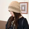 Gorro Tejido Jacquard Retro para Mujer Otoño Invierno Cálido Protección para Orejas Slouchy Versátil Adelgazante para la Cara Gorro Nuevo Cálido