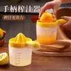 Exprimidor Manual Creativo, Pequeño Exprimidor de Limones, Exprime y Separa, Plástico con Escala, Herramienta de Prensa de Jugo de Mano