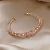Pulseira Aberta Borboleta Colorida de Zircônia Super Brilhante Estilo Europeu e Americano, Pulseira de Luxo Leve de Alta Qualidade, Versátil para o Dia a Dia, Acessório de Mão Elegante para Mulheres