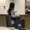 Bolso de mano para mujer de gran capacidad con logo impreso, tienda de ropa de alta gama, bolsa de regalo verde para compras, lazo, venta al por mayor