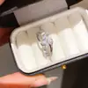 Anillo Abierto de Cruz Gota de Agua con Circonita Chapado en Oro Real de 18k Lujo Ligero Sensación de Gama Alta Anillo para Dedo Joyería de Mano Versátil de Nicho para Mujeres