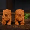 Par de Pequeños Adornos de León de Madera Hechos de Ciprés de Acantilado y Boj, Adecuados para la Entrada del Hogar, el Pasillo y la Decoración del Coche
