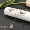 Conjunto de pendientes y collar Xuping estilo vintage de nicho europeo y americano transfronterizo, conjunto de joyería elegante de aleación de cobre, venta al por mayor y hecho a medida