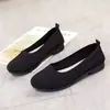 Zapatos de mujer al por mayor transfronterizos, modelos transpirables versátiles de verano, zapatos de tela nuevos del viejo Pekín, zapatos casuales sin cordones de suela blanda para madres