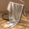 Nuevo Producto Otoño e Invierno 2026 Bufanda Triangular 100% Cachemira para Mujer Borde con Patrón de Espiga Chal de Moda Francesa
