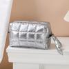 Bolsa de Maquiagem Bordada de Celebridade da Internet Bolsa de Maquiagem Branca de PU com Enchimento de Algodão Bolsa de Maquiagem de Algodão Espacial Bolsa de Maquiagem de Roupas de Algodão para Carregar na Mão Fabricante
