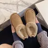 Botas de nieve de suela gruesa para personas bajas, botas cortas para mujer, con felpa interior grande, peludas del noreste, zapatos de algodón engrosados 2026, estilo nuevo, cálidos de invierno