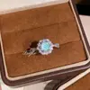 Anillo Cruzado con Corte de Fuego de Piedra Topacio Más Vendido en Transmisión en Vivo para Mujer, Anillo de Diamante Rosa Princesa Elsa de Lujo Ligero de Gama Alta Completamente Diamantado
