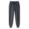 Calça de moletom esportiva casual nova para primavera e outono, algodão com forro de fleece, espessada, corte slim, moda casual, calça masculina da moda