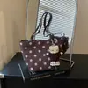 Bolsa tote vintage de camurça com poá estilo coreano para mulheres, nova moda 2026, grande capacidade, para trabalho, de ombro, sob o braço