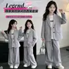Elegante y moderno conjunto de traje para niñas, nueva colección primavera/otoño 2026, popular entre las influencers, moderno traje de dos piezas con pantalones para niños