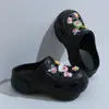 Nuevos zuecos de plataforma para mujer que aumentan la altura, de verano, antideslizantes, de punta cerrada, de EVA, para exteriores, de playa, semi-caricatura