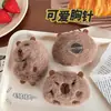 Lindo Broche de Muñeca Capibara de Peluche de Dibujos Animados para Mochila de Niña Ropa Bufanda Muñeca Decorativa Regalo para Estudiante Pin