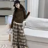 Conjunto de outono para meninas 2026 novo estilo para crianças maiores, conjunto da moda de duas peças com moletom com capuz e calça xadrez