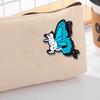 Broche original de dibujos animados con alas de mariposa y gato, con personalidad creativa, bonito adorno para ropa, accesorios para mochilas escolares, insignia.