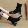 Botas Finas com Bico Quadrado para Mulheres 2025 Novas Botas de Salto Grosso Meio da Panturrilha Estilo Britânico Retrô Camurça Preta Botas Curtas Francesas