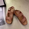 Sandálias de novo estilo femininas para uso externo de verão cor sólida bico aberto velcro sandálias baixas sandálias de praia à beira-mar
