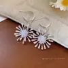 Pendientes de Borla de Uva de Flor de Aguja Plateada Estilo Bosque Tachuelas de Moda Pendientes de Lujo Ligero de Gama Alta con Sentido de Diseño Nicho