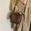 Bolso tote de lujo de alta gama, nicho y ligero para mujer, nueva colección de otoño 2026, gran capacidad, adecuado para ir al trabajo y uso diario, se puede llevar como bolso de hombro o bolso de mano