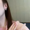Lujo Ligero y Sensación de Alta Gama, Pendientes Dulces y Delicados de Doble Corazón de Circonita, Diseño de Nicho, Pendientes Versátiles y Exquisitos, Pendientes de Circonita