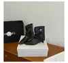 Botas western de couro para tornozelo com bico fino e salto grosso, que aumentam a altura, para mulheres, novo estilo verão e outono 2026, bota calça plissada que afina, botas Martin