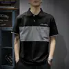 Camisa Polo Versátil Americana Camiseta de Manga Corta para Hombre Talla Grande Holgada Tendencia de Verano Costuras de Color Contrastante Solapa de Tendencia Media Manga