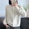Elegante y sofisticado cárdigan de punto de pelo de mapache con bordado floral para mujer, nueva colección otoño 2026, una impresionante chaqueta suéter