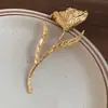 Broche de Flor Borboleta Pérola, Alfinete de Luxo Leve Nicho High-End, Acessório Elegante e Versátil para Mulheres
