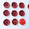 Botón de madera de borde fino de cuatro ojos de 20 mm, botón de madera rojo con estampado a cuadros negros, botón de madera para bricolaje, accesorios de ropa