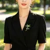 Nuevo Broche de Flor de Terciopelo Verde de Alta Resistencia, Broche de Perla de Agua Dulce con Circonita Microincrustada, Broche Estilo Chino para Qipao al por Mayor