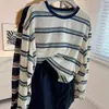 Camiseta Listrada Vintage Color-Blocking de Manga Longa para Mulheres, Top Solto e Casual com Proteção Solar, Versátil para Usar em Camadas ou Sozinho, Top da Moda