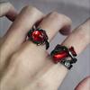 Anillo Vintage Rojo con Diseño Geométrico de Gema para Hombre y Mujer Personalidad Nicho Punk Diablo Textura Hueca Metal