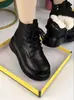Botas de Neve de Couro Macio com Pelo Grosso Femininas 2026 Novo Estilo de Inverno Aveludadas Espessadas Solado Grosso Nordeste Botas Curtas Botas de Algodão Femininas