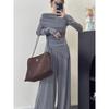 Conjunto de Camisa com Gola Assimétrica e Calça Wide Leg para Mulheres, Coleção Primavera 2026, Conjunto de Duas Peças com Top Off-Shoulder e Calça Reta de Comprimento Total