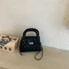 Bolso de mano de moda con cierre de hebilla de patrón de diamante para mujer, nuevo modelo 2026 bolso de hombro con cadena, bolso cruzado simple y elegante de nicho