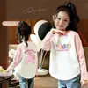 Camiseta Base para Niñas Estilo Coreano Nueva de Primavera y Otoño con Dobladillo Curvo, Camiseta de Manga Larga Color Bloque para Niños Mayores, Top de Moda Ajustado