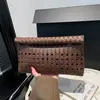 Comércio exterior transfronteiriço estilo coreano grande capacidade vazado 2026 novo superfície macia casual simples cor sólida clutch envelope bolsa feminina
