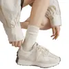 Meias femininas de cano médio, meias de algodão de cor sólida, absorventes de suor, estilo japonês, alta elasticidade, meias longas empilhadas femininas casuais da moda