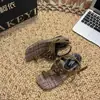 Sandalias de cuña casuales cómodas para mujer de cuero genuino con suela gruesa, nuevas, elegantes y versátiles, estilo slip-on, verano 2026