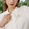 Broche Cavalo de Troia Fashion e Único com Design de Nicho, Corsage com Zircônia Micro-Incrustada, Broche Masculino Exquisito e de Alta Qualidade