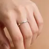 Anel Liso Banhado a Prata com Superfície Lisa, Design Sólido e Minimalista, Anel Pequeno Círculo de Nicho, Estilo Cool para Mulheres, Anel Fino de Linha Redonda