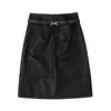 Falda midi de estilo retro Old Money de piel sintética ajustada a la cadera con cinturón para mujer, nueva tendencia otoño/invierno, de cintura alta, entallada, línea A