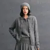 Outono e Inverno Novo Casaco Faculdade Caxemira Feminino Gola Redonda Torcido Moda Casual Versátil Estilo Old Money Cardigan Tricotado