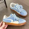 Novos Sapatos Vermelhos de Exportação Primavera/Verão 2026 Tênis de Treinamento Alemães Tênis Casuais Planos Estilosos para Vendas Transfronteiriças