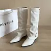 Botas nuevas de tacón alto con tacón grueso, botas de motociclista de otoño, botas largas 2026, adelgazantes, estilo europeo y americano, punta afilada con adornos de remaches