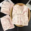 Pijama Rosa Energético con Borde Rosa de Algodón Talla Grande para Mujer, Celebridad de Internet, Conjunto de Tres Piezas, Verano, con Almohadillas en el Pecho, Se Puede Usar Afuera, Ropa de Casa